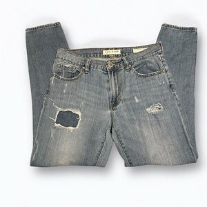 BULLHEAD “Boyfriend” Patch Ripped Jeans | Size 3 | Bullhead Denim Co.